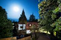 Marry budden cottage in ful moonlight